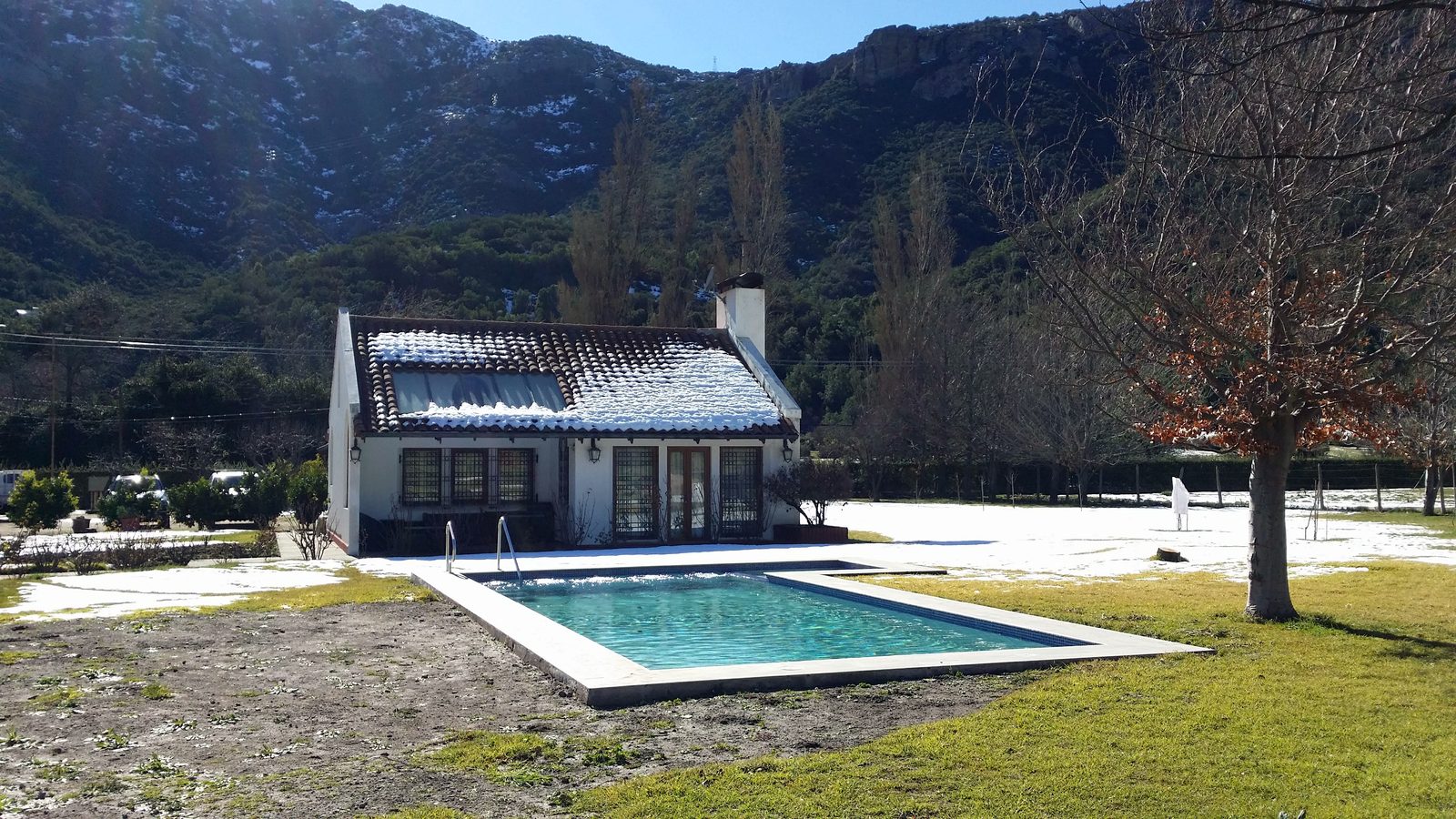 La misma piscina en invierno